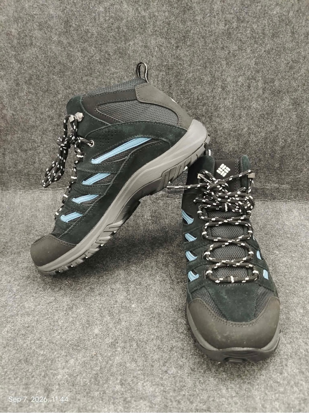 NWOB Columbia Women's Crestwood Hiking Boots waterproof black skylight  Size 10